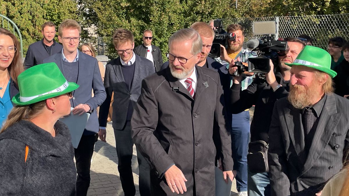 „Pohrdli úspěšnými.“ Reportáž o (ne)výhře Fialy z jeho domovského města